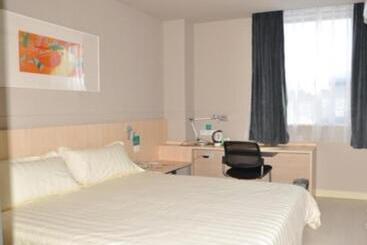 Hotel Jinjiang Inn Danjiangkou Station Road