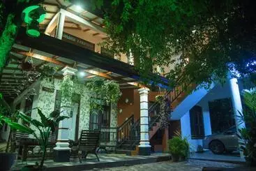 Hotel Sadee S Place