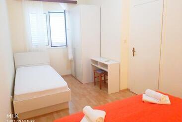 בית מלון כפרי Apartments And Rooms With Parking Space Mlini, Dubrovnik   8835