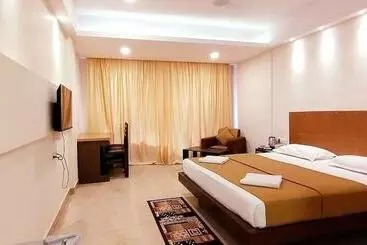 Hotelli Famafa Beach Resort