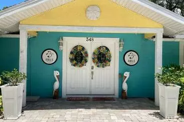 3gulls Inn Ozona Boutique Hotel Steps From Restaurants & Brewery Swimspa Pool Pet Friendly