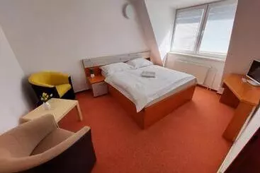 Pensão Agrohotel Tri Brezy