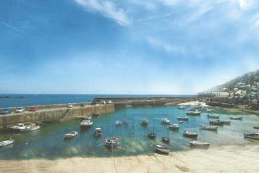 Bed and Breakfast Coombe Farmhouse