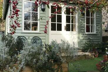 Crabapple Cottage B&b