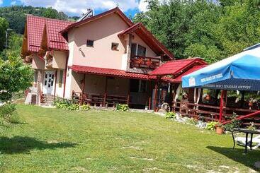 Panzió Casa Cu Muscate