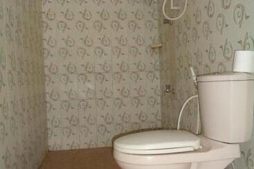 Пансион Saranga Holiday Inn