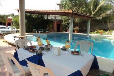 تختخواب و صبحانه Paradise Lagoon