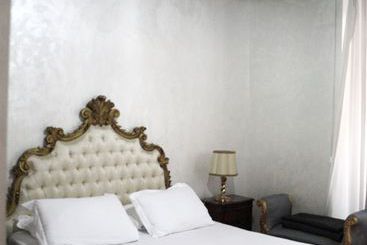 Хостел Piazza di Spagna Suites