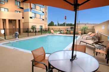 בית מלון כפרי Courtyard By Marriott Jackson Airport/pearl