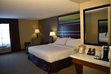 Отель Holiday Inn Express Golden Kicking Horse, An Ihg