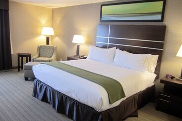 בית מלון כפרי Holiday Inn Express Golden Kicking Horse, An Ihg