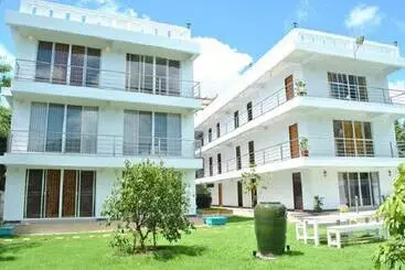 O.u.m. Hotel   โรงแรมโอยูเอ็ม