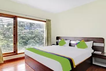 Hotel Treebo Aall Season