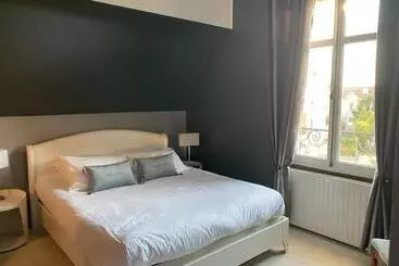 تختخواب و صبحانه Miramar Parc