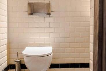 تختخواب و صبحانه Modern Canal House Loft   City Center