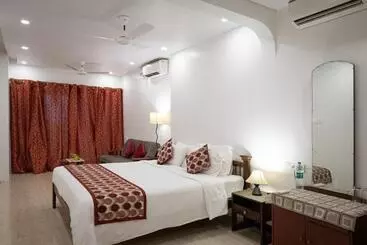 Pensiune Shanu S Seaside Inn A Guesthouse, 100 Metres To Candolim Beach