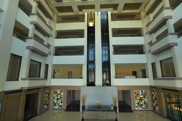 Hotel Grand Sarovar Portico, Latur