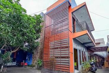 Hotel Kartini Guest House Near Alun Alun Probolinggo