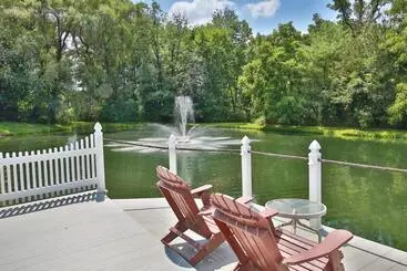 Hotelli Waterview Lodge By Amish Country Lodging