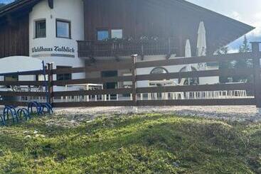 Alberg Waldhaus Talblick