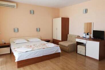 پانسیون Villa Mirage