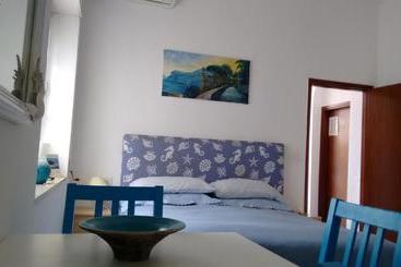 تختخواب و صبحانه Soleluna