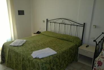 ホテル Family Village Otranto