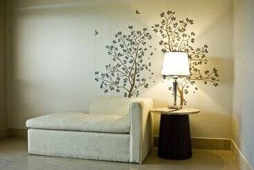 Goldberry Suites & Hotel Mactan