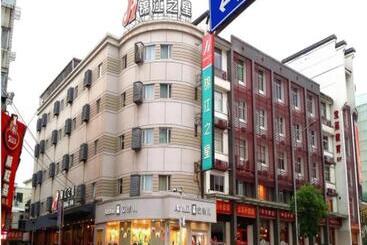 Отель Jinjiang Inn Wuxi Nanchang Street Nanchan Temple Metro Station