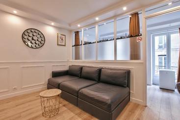 ツーリストアパートメント 65 French Cancan St Denis