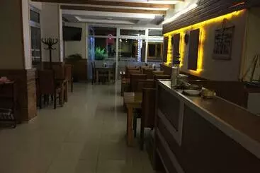 ホテル Cansizoglu