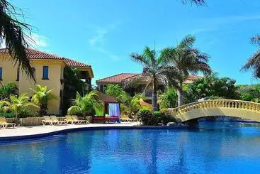 酒店 Parrot Tree Beach Resort