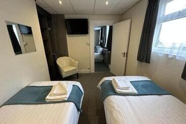 בית מלון כפרי The Port