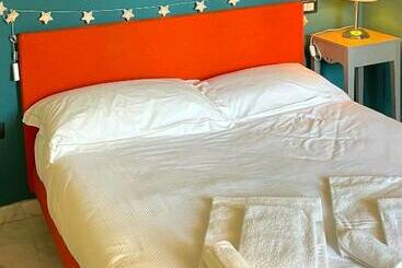 펜션 Spaziosa Camera Con Letto Alla Francese E Balcone A 500 Mt Dal Mare