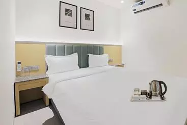Fabhotel Oasis Yellow Courtyard