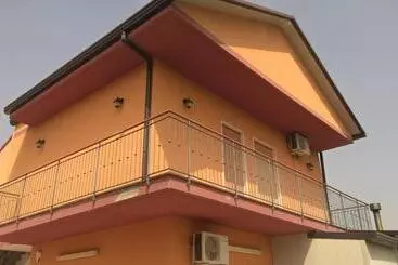 ベッドアンドブレックファースト Light Blue Room