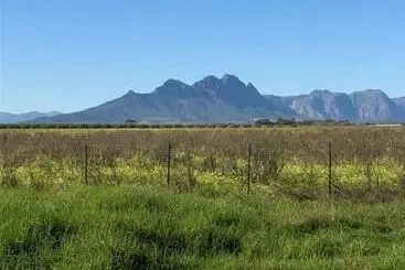 Majatalo The Vineyard East