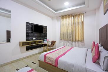 호텔 Sterling Inn, New Delhi