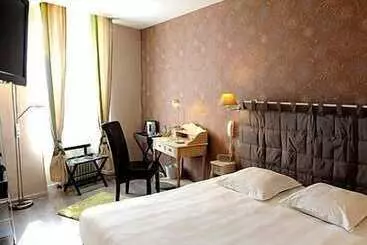 Hotel Logis Hôtel La Bastide Des Oliviers