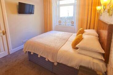 پانسیون Corriemar House