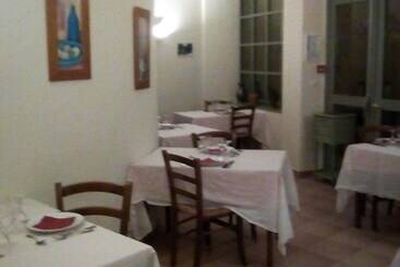 ホテル Auberge De L Omois