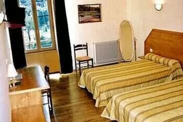 בית מלון כפרי Logis Le Saint Cyr