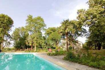 Отель Domaine De Rasigous