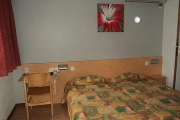 ホテル Fasthôtel   Saint Emilion Est