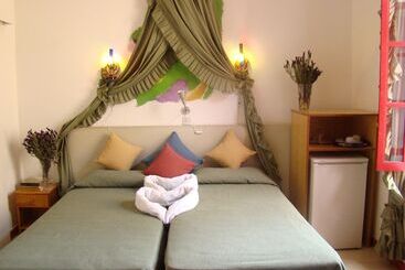 Kiniras Traditional Hotel & Restaurant