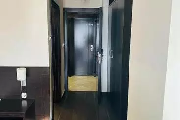 هتل Lucic Rooms & Suites