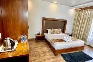 Отель Sea Hawk Hill Resort A Luxury Boutique Resort, 20 Km From Nainital