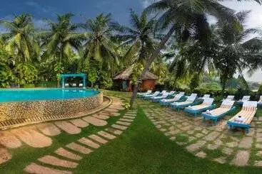استراحتگاه Soma Manaltheeram Ayurveda Beachvillage