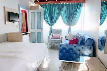 Hotelli çeşme Flowers