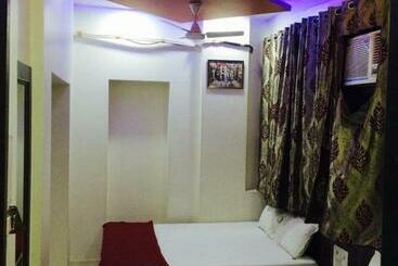 Hotel Sea View   Near Taj